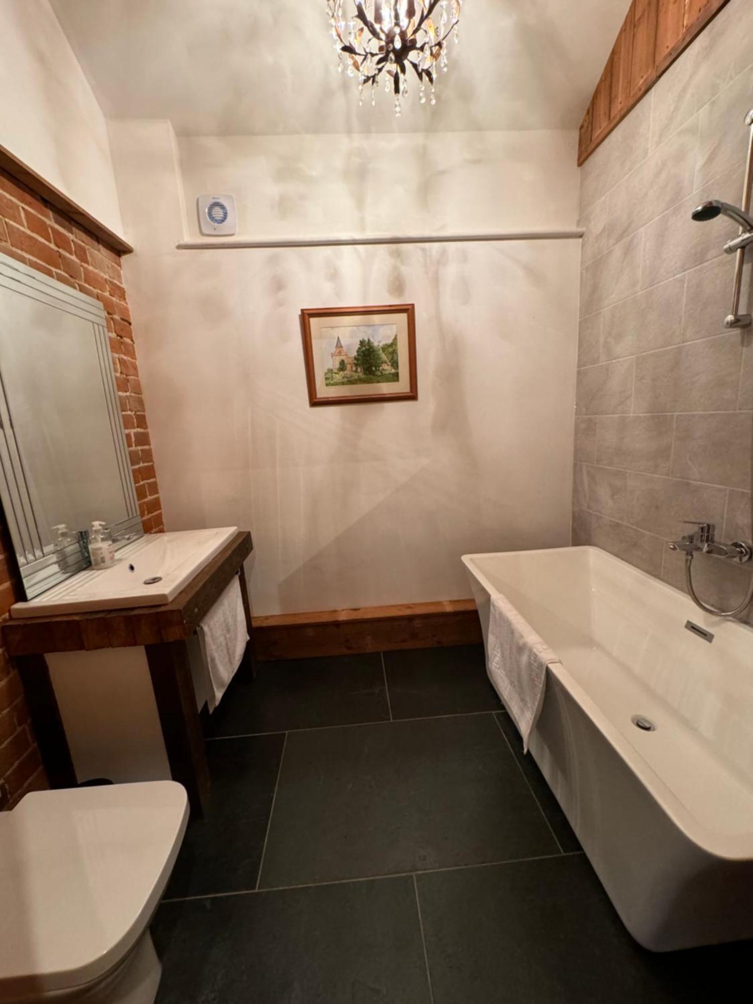 Brick Barn Villa Халстед Екстериор снимка
