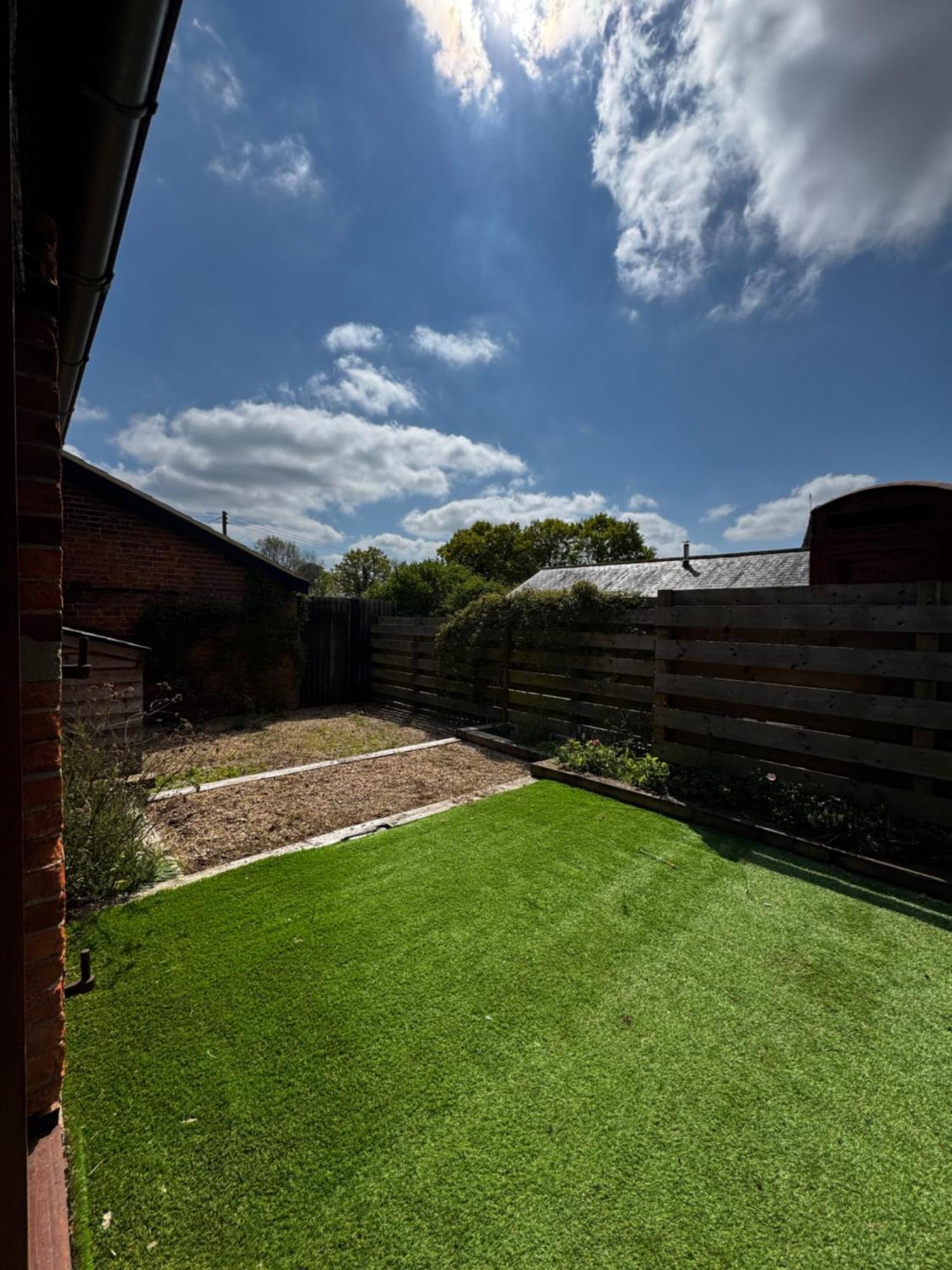 Brick Barn Villa Халстед Екстериор снимка